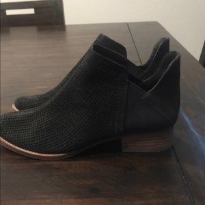 Vince Camuto boots